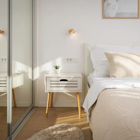 Daire Dalmatian Olive