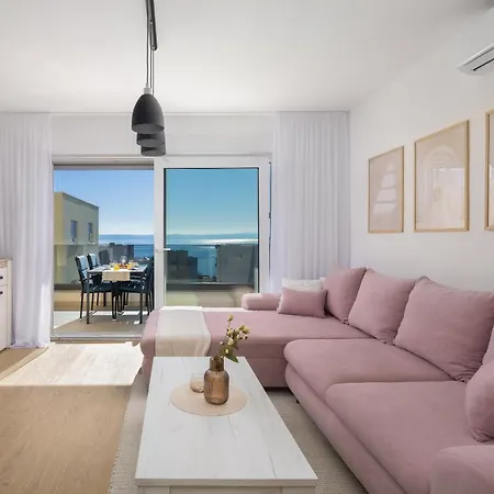 Daire Dalmatian Olive